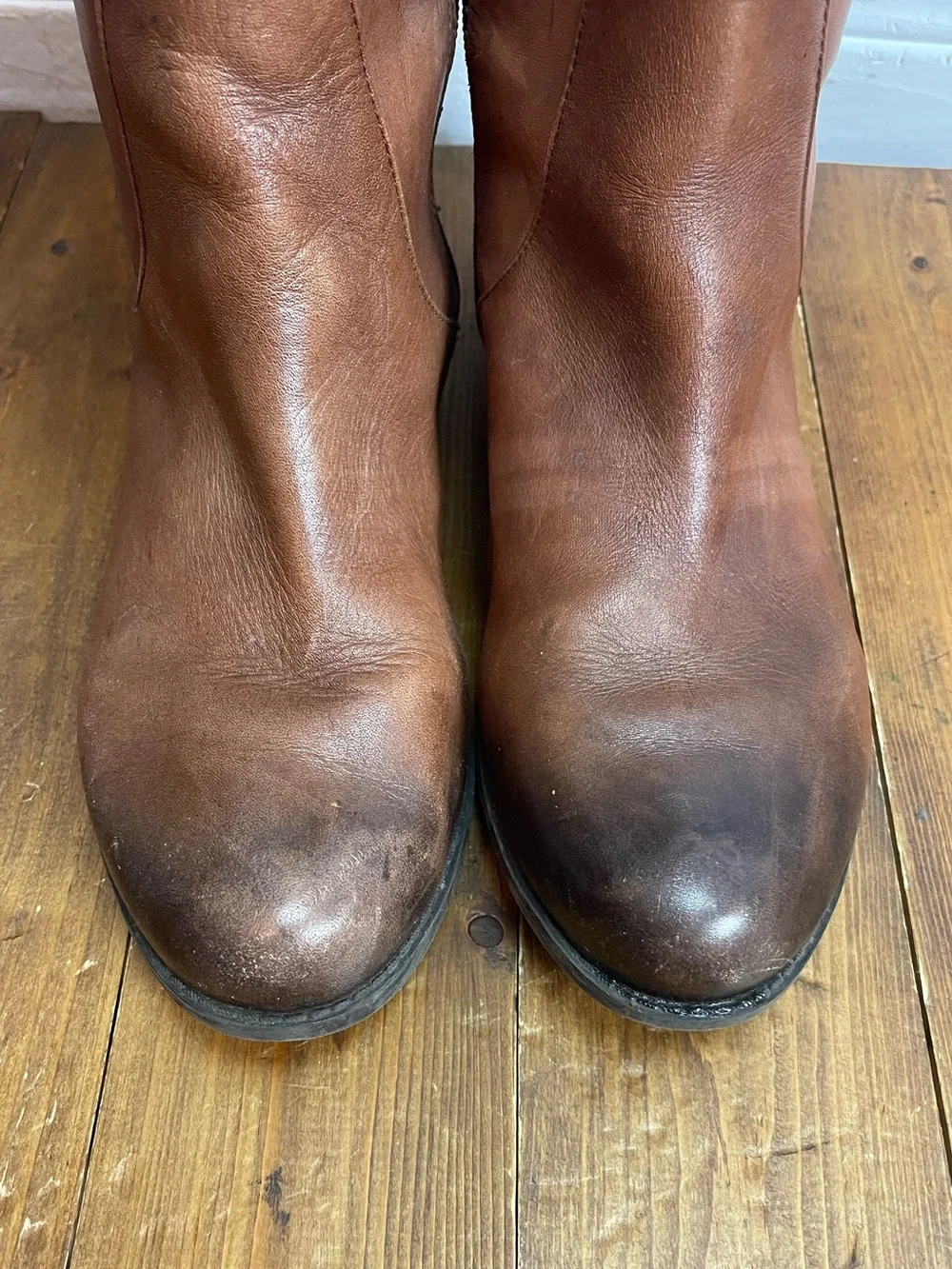 Gianni Bini size 9.5 brown leather riding boots with laser cut design